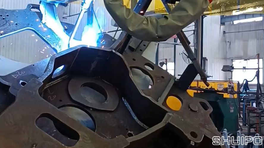 挖掘機(jī)底盤(pán)機(jī)器人焊接 挖掘機(jī)底盤(pán)機(jī)器人焊接